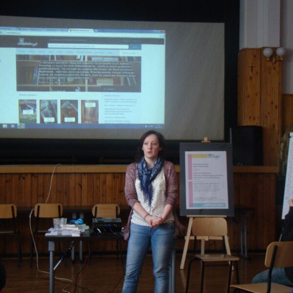 Real size Marta NiedziaĂâkowska o pracy w bibliotece internetowej (1)